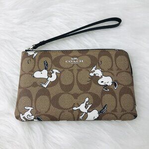 NWT Coach X Peanuts Corner Zip Wristlet Wallet With Snoopy & Woodstock